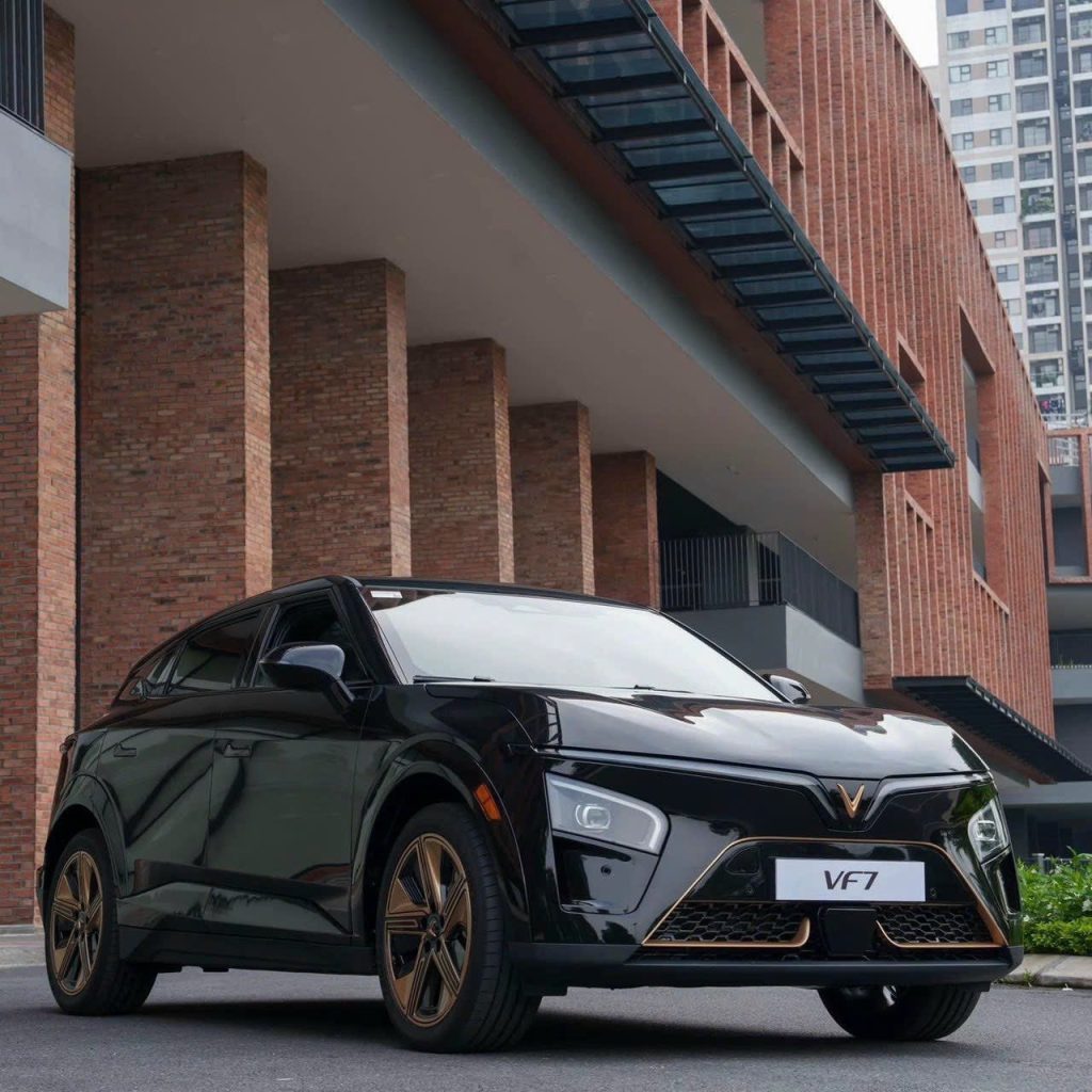 VINFAST VF7