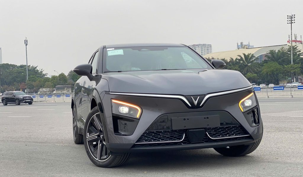 VINFAST VF7