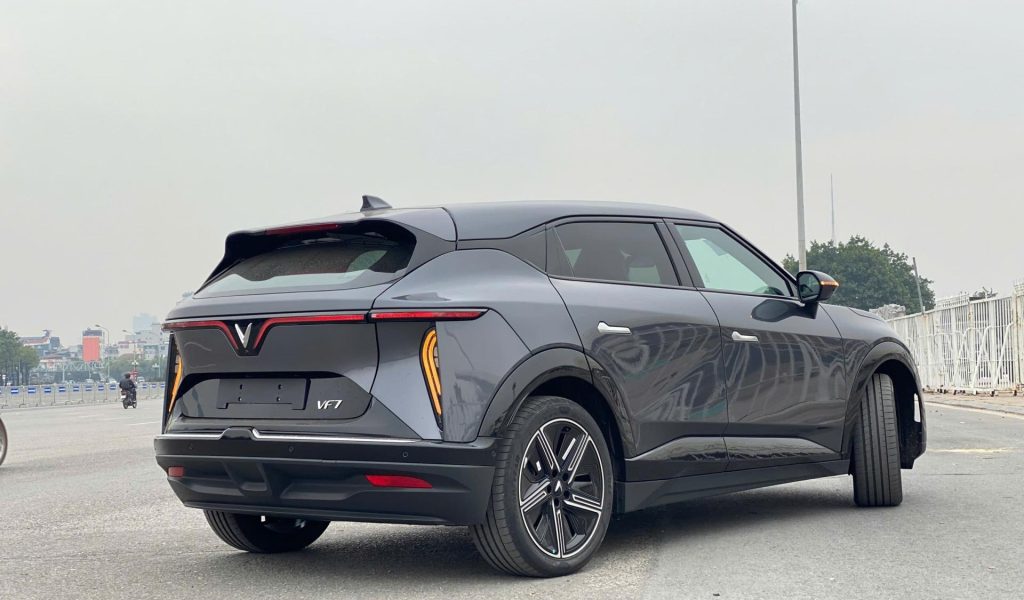 VINFAST VF7
