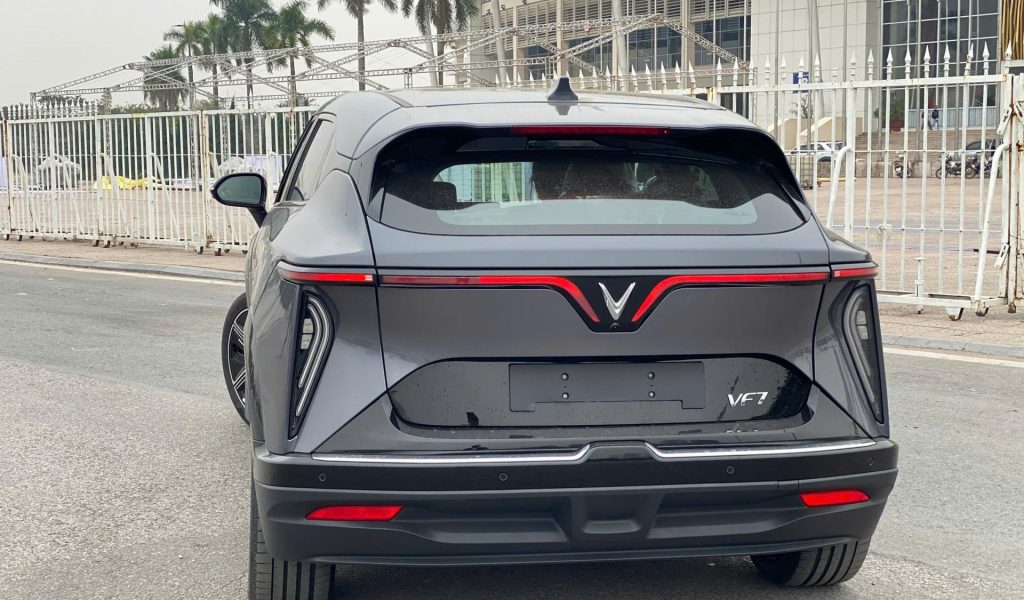 VINFAST VF7